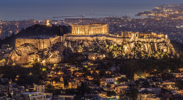 Visite nocturne d'Athènes avec dîner Fournie par Greece Athens Tours