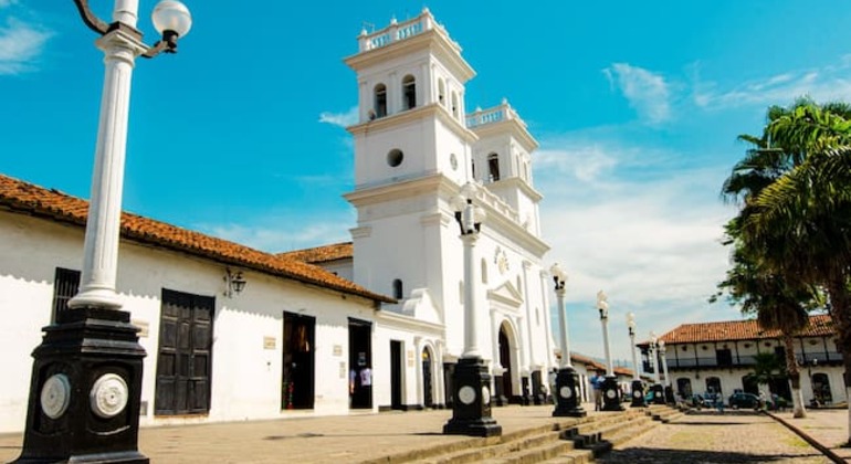 Discover Colonial Giron Colonial and its Traditional Food