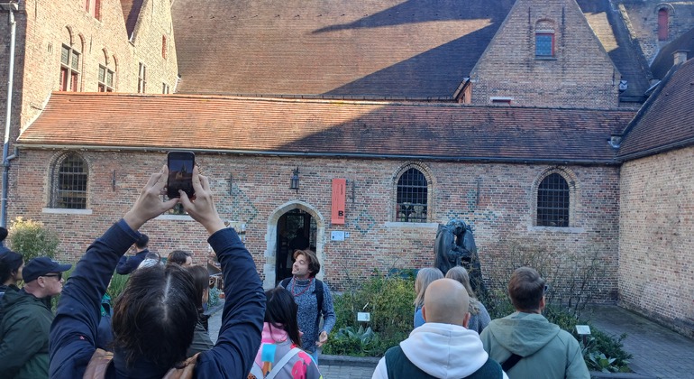 Visite gratuite et nostalgique de Bruges Fournie par Nostalgic Tours