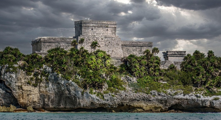 The Ancient Wall of Tulum Free Tour