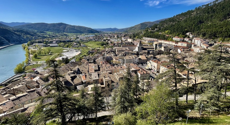 explore-sisteron-its-breathtaking-mountain-scenery-en-1