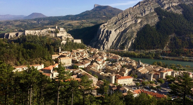 explore-sisteron-its-breathtaking-mountain-scenery-en-2