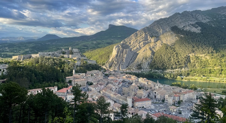 Explore Sisteron and its Breathtaking Mountain Scenery