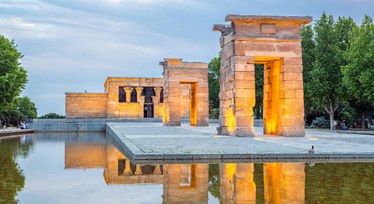 Madrid de los Austrias et coucher de soleil sur le temple de Debod Fournie par Madrid360º