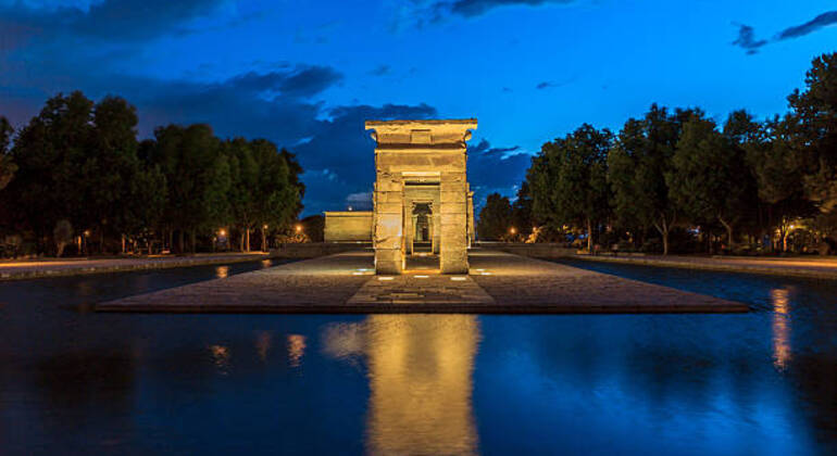 Madrid de los Austrias et coucher de soleil sur le temple de Debod Fournie par Madrid360º