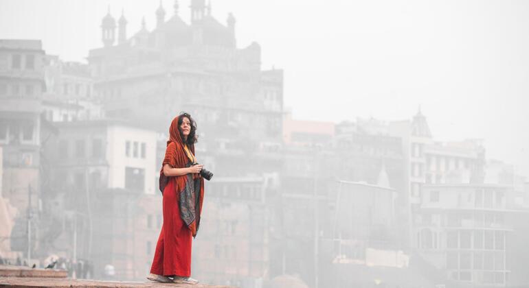 sunrise-in-varanasi-with-ganga-arti-boat-ride-en-2