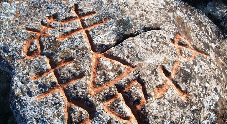 Descubre la Magia Prehistórica en el Desierto, Spain