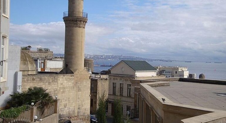 discover-baku-on-a-free-walking-tour-en-4