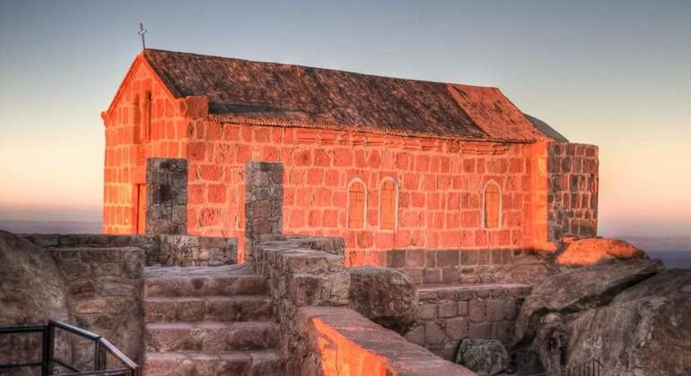 mount-sinai-and-st-catherine-monastery--day-tour-en-1