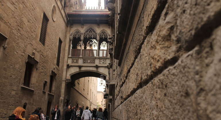 Must See Barcelona: Treasure Hunt in the Gothic Labyrinth - Barcelona 