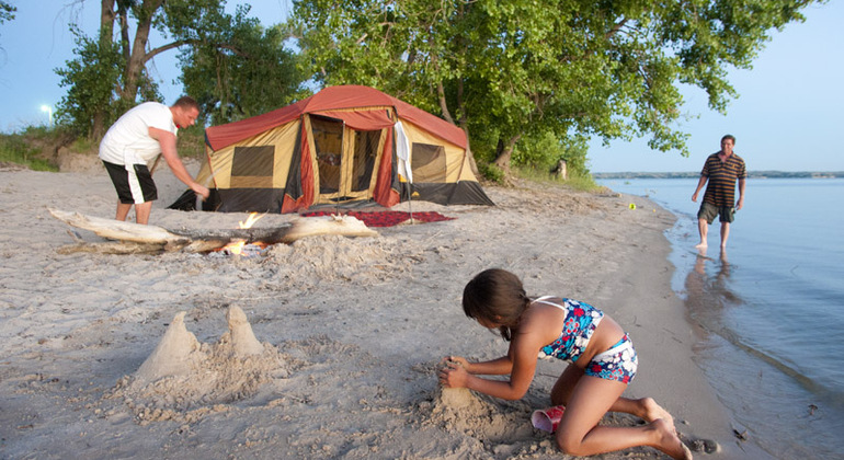 night-camping-and-surfing-at-elephant-rock-en-6