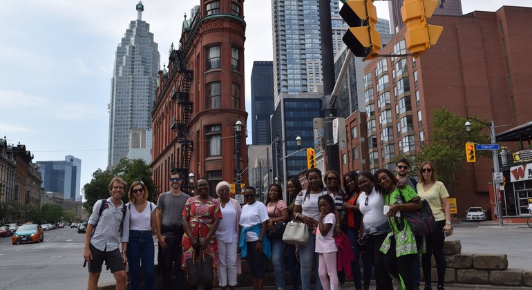 Free-Tour-a-Pie-por-el-Centro-de-Toronto-24