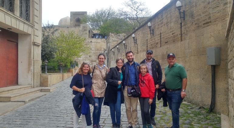 free-walking-tour-in-baku-en-11