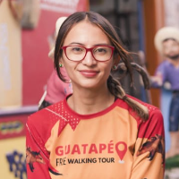 Beatriz Giraldo — Guía del Ruta Zócalos en Guatape - Free Tour, Colombia