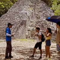 Adrian — Guide in Maya-Museum mit Ruinen und Cenote, Mexiko