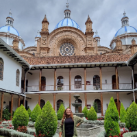 Mishell  — Guía del Transporte Privado Hacia la Mitad del Mundo, Ecuador